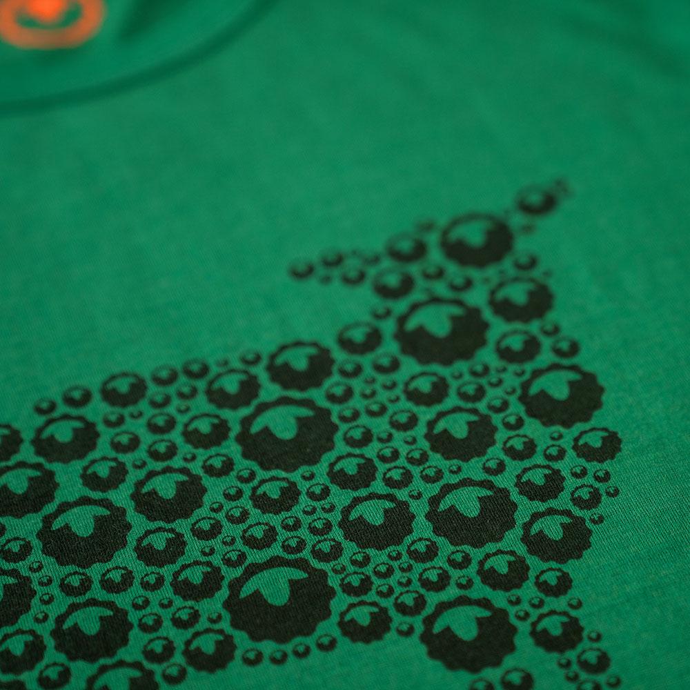 Isobaa | Mens Merino 150 Sheep Tee (Green) | Gear up for everyday adventures in Isobaa's superfine Merino Tee.