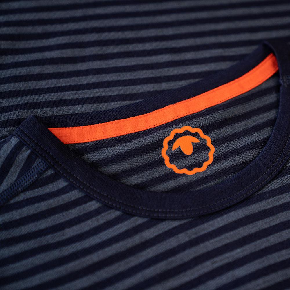 Isobaa | Mens Merino 180 Long Sleeve Crew (Mini Stripe Navy/Denim) | Get outdoors with the ultimate Merino wool long-sleeve top.