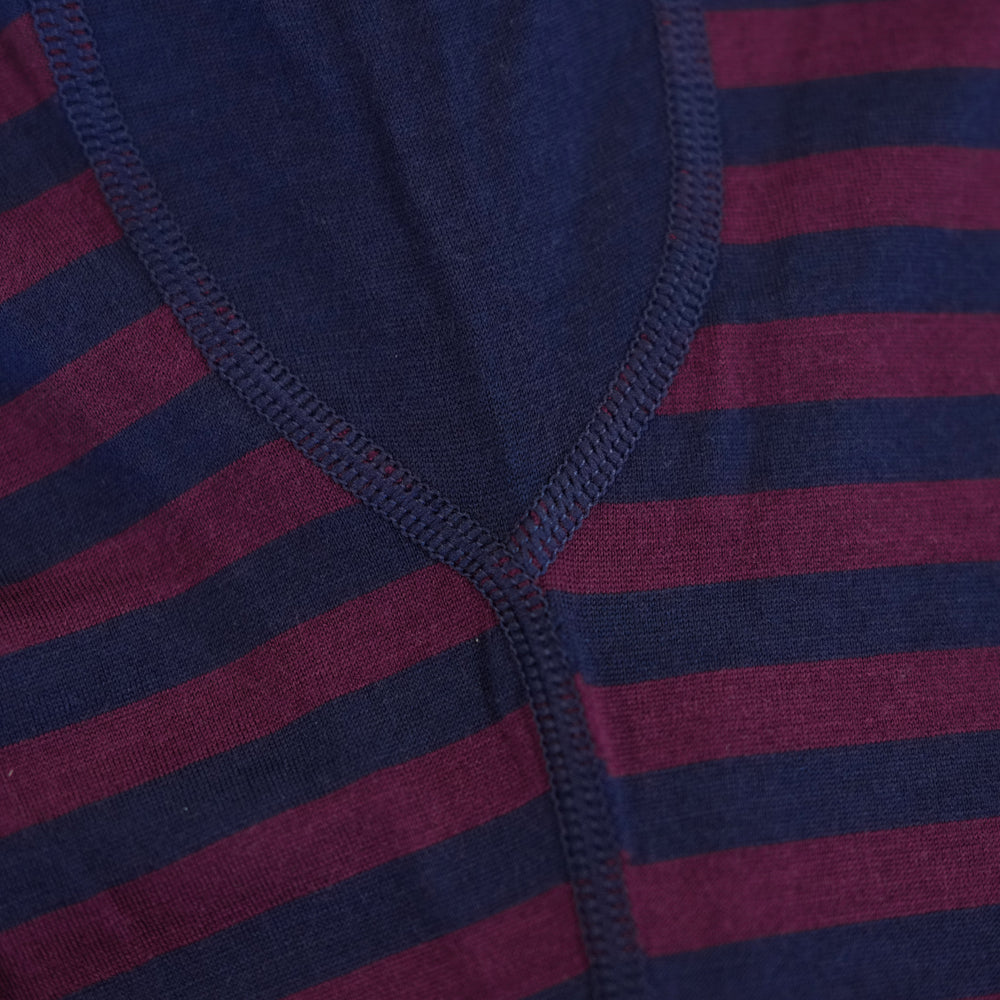 Isobaa | Mens Merino 180 Long Sleeve Crew (Navy/Wine) | Get outdoors with the ultimate Merino wool long-sleeve top.