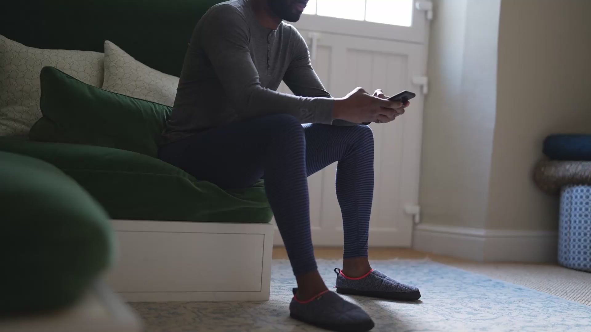 Isobaa | Mens Merino 200 Tights (Navy/Denim) | Conquer mountains, ski slopes, and sofa days with unmatched comfort in our 200gm Merino wool tights. | align: 45% 70% | Model: Michael