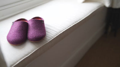 Isobaa | Merino Wool Blend Slippers (Wine/Orange) | Comfort that lasts – Isobaa's Merino blend slippers are your companions for relaxation both indoors and out. | align: 15% 50%