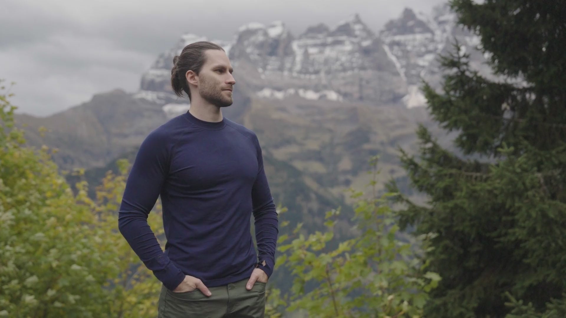 Isobaa | Mens 160 Merino Active Long Sleeve Crew (Navy) | Elevate your active wardrobe with our Men's 160 Merino Active Long Sleeve Crew, expertly crafted from 160g 18.5 micron superfine merino wool | align: 20% 50% | Model: Ed