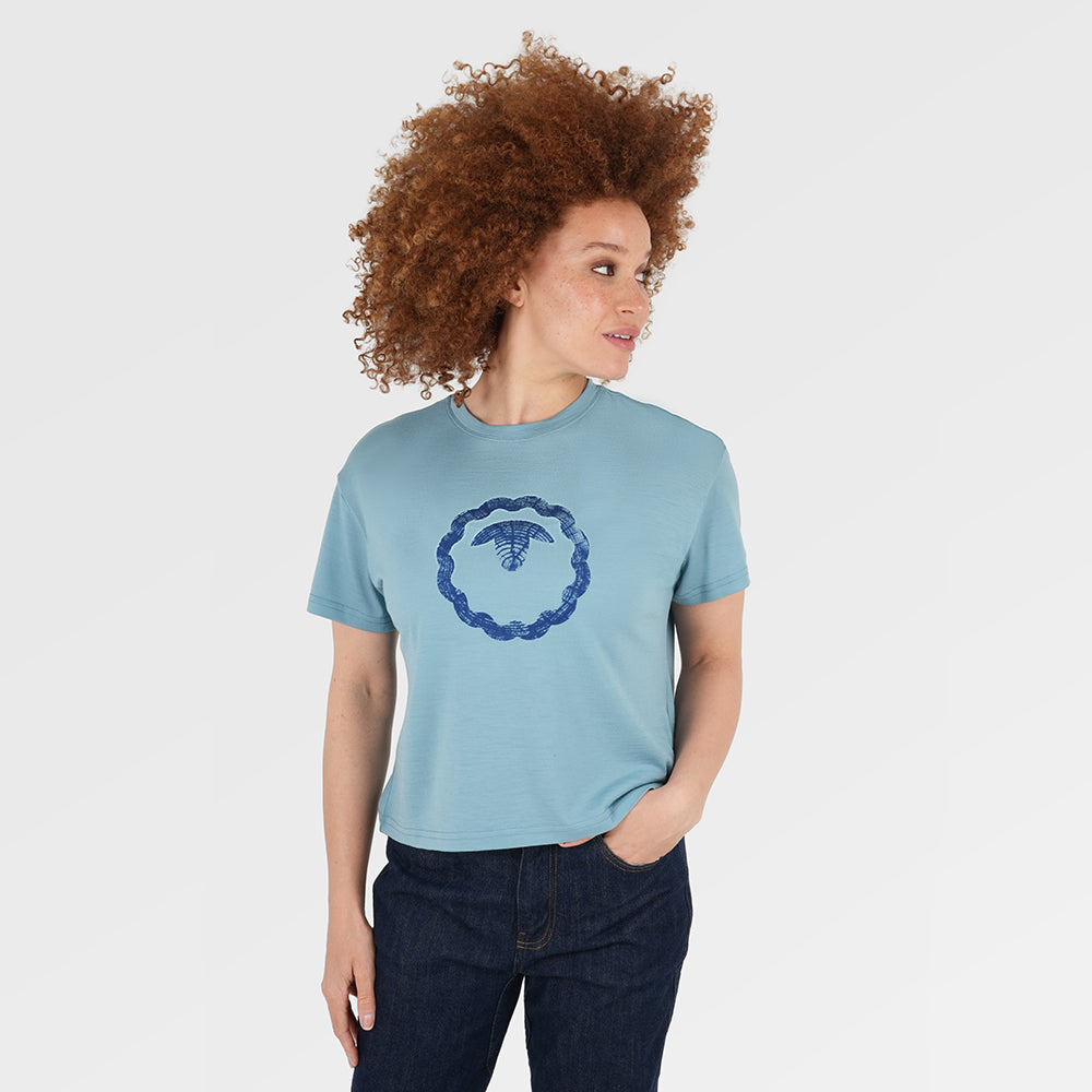 Womens Merino 150 Emblem Relaxed Tee (Lagoon/Navy) | Model: Chi Chi